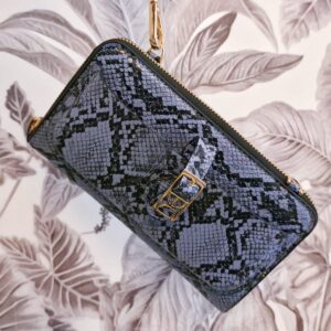 Estuche para celular marca Cloe (color azul)