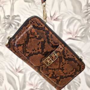 Estuche para celular marca Cloe (color naranja)